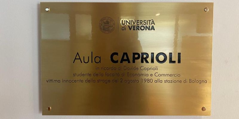 L’ateneo dedica un’aula a Davide Caprioli, vittima veronese della strage della stazione di Bologna