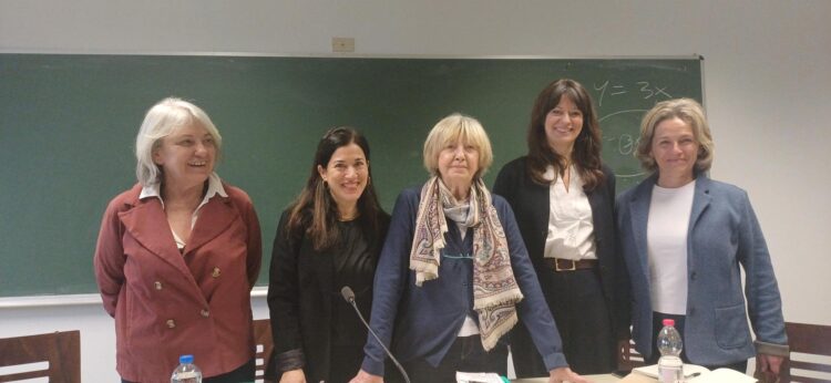 Nella foto Alessandra Facchi, Alessandra Cordiano, Adriana Cavarero, Orsetta Giolo e Olivia Guaraldo