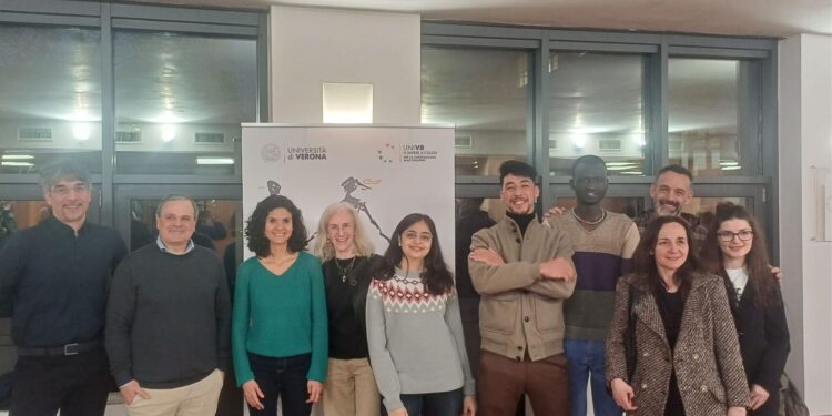Da sinistra: Alessandro Fainelli, Alejandro Giorgetti,  Emanuela Gamberoni, Nidhi, Mahmood, Apollo, Zatac, Stefania Pontrandolfo, Johanna