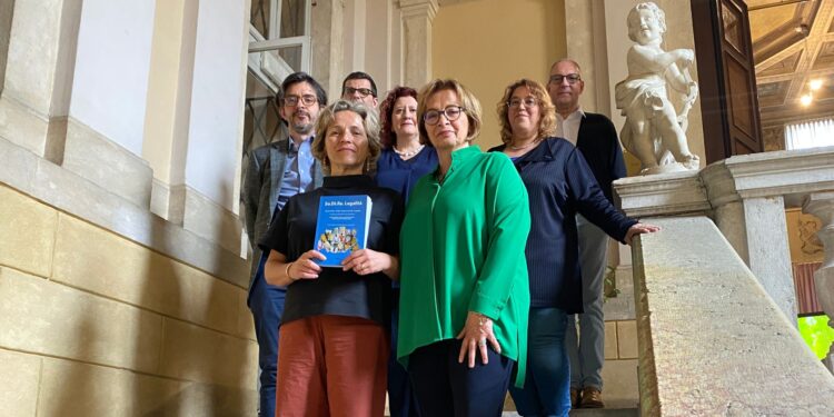 Nella foto: Olivia Guaraldo, Luigina Mortari, Matteo Nicolini, Cecilia Pedrazza Gorlero, Roberta Silva, Giuseppe Caruso, Daniele Venturini