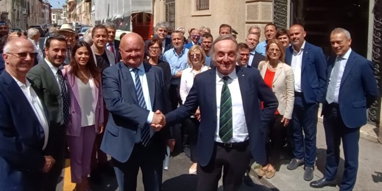 in foto al centro: da destra il rettore Nocini e il presidente Esu Valente con le autorità intervenute al sopralluogo