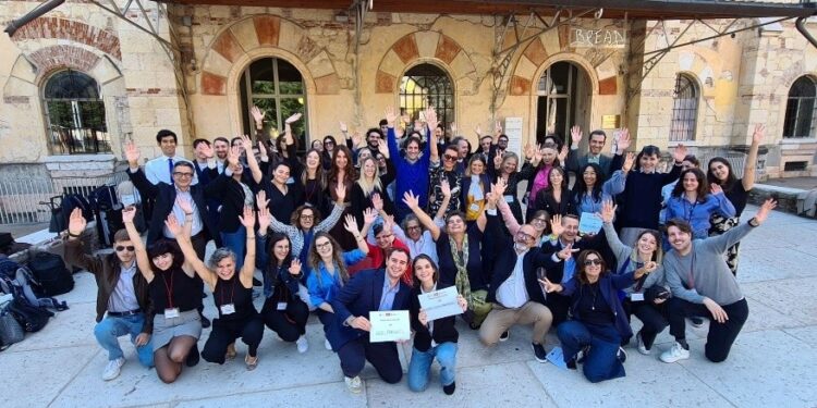 In foto mediatori, coach e studenti Mav al Polo Santa Marta Università Verona con i vincitori dell’edizione 2024
