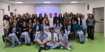 Credits: Aoui verona;  l’equipe ostetricia e ginecologia con specializzande e specializzandi